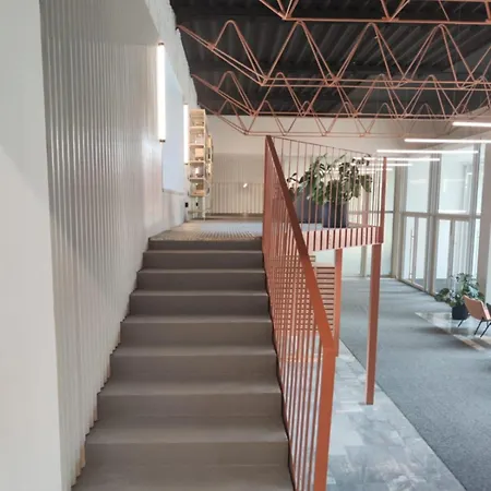 Apartman Axiom - Zenith X - Netflix, Hbo, Champagne *