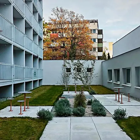 Axiom - Zenith X - Netflix, Hbo, Champagne Apartman *