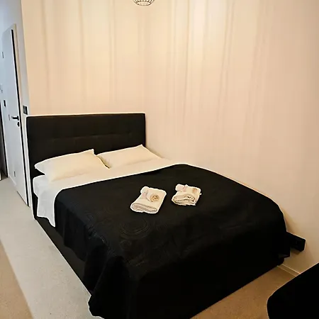 Axiom - Zenith X - Netflix, Hbo, Champagne