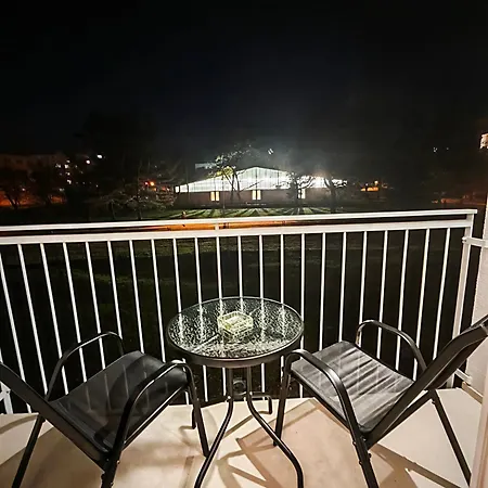 Apartman Axiom - Zenith X - Netflix, Hbo, Champagne