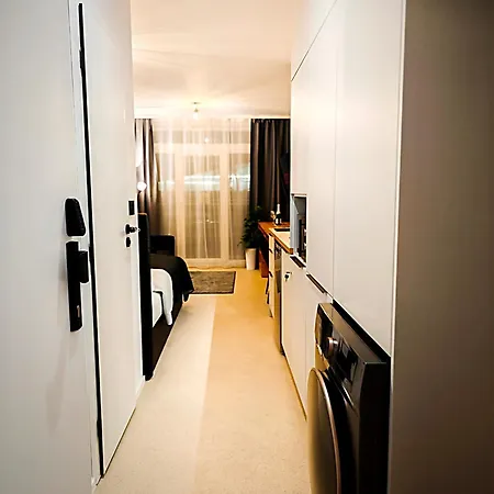 Apartman Axiom - Zenith X - Netflix, Hbo, Champagne