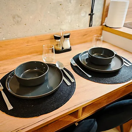 Apartman Axiom - Zenith X - Netflix, Hbo, Champagne *