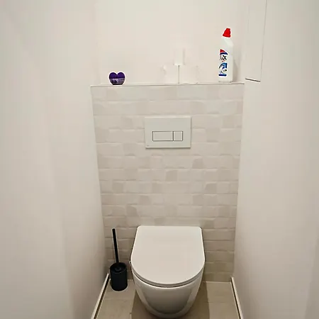 Axiom - Zenith X - Netflix, Hbo, Champagne Apartman