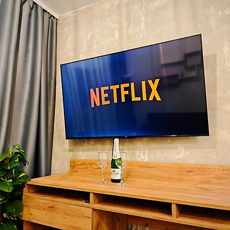 Axiom - Zenith X - Netflix, Hbo, Champagne Lejlighed Košice