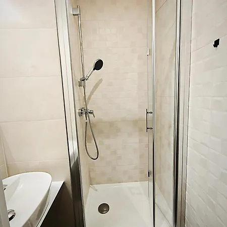 Axiom - Zenith X - Netflix, Hbo, Champagne Apartman