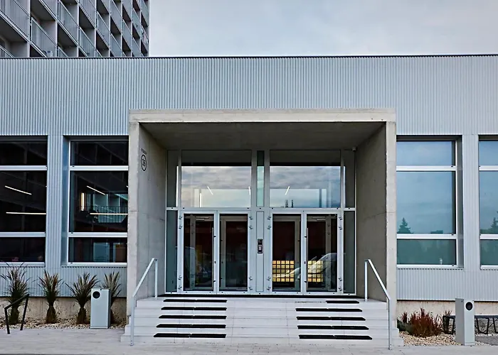 Axiom - Zenith X - Netflix, Hbo, Champagne 코시체