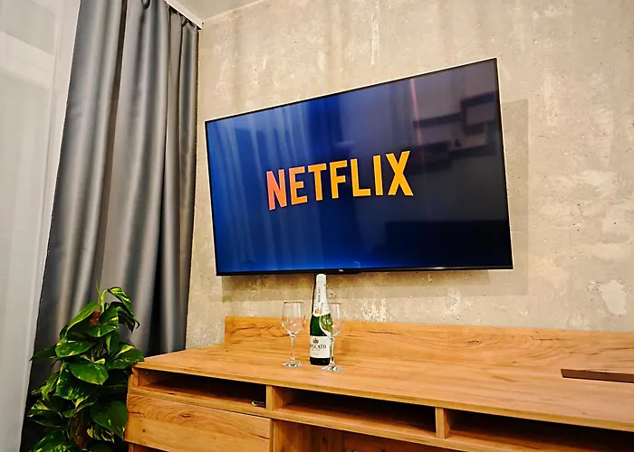 Axiom - Zenith X - Netflix, Hbo, Champagne 아파트 코시체