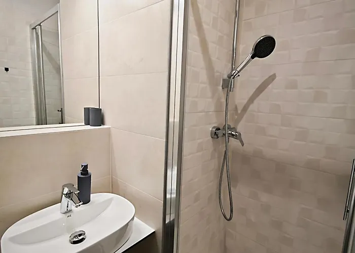 Axiom - Zenith X - Netflix, Hbo, Champagne 코시체